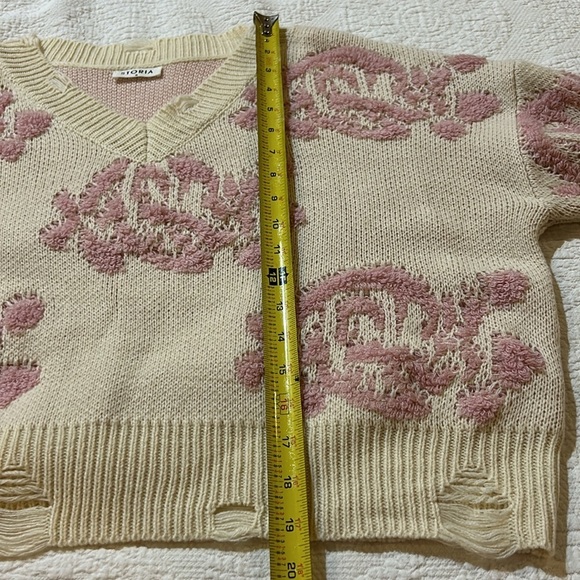 Storia Cropped Sweater. Nearly NEW!  Size Small.  Distressed - Picture 8 of 10
